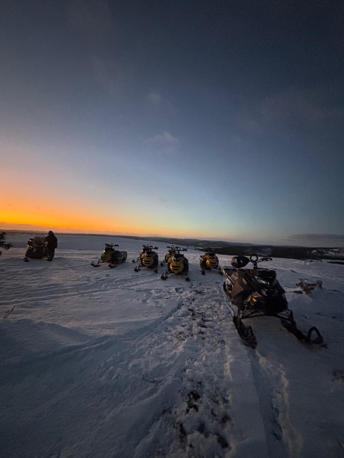 Schneemobil Safari Gruppe